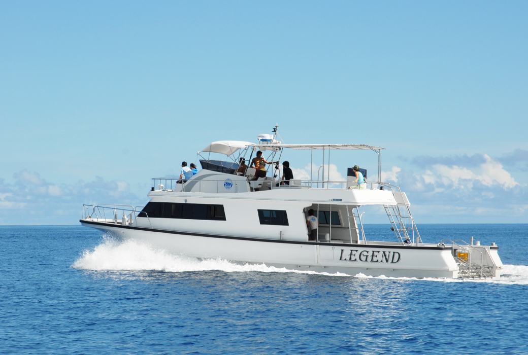 自社ボートで世界屈の海をご案内